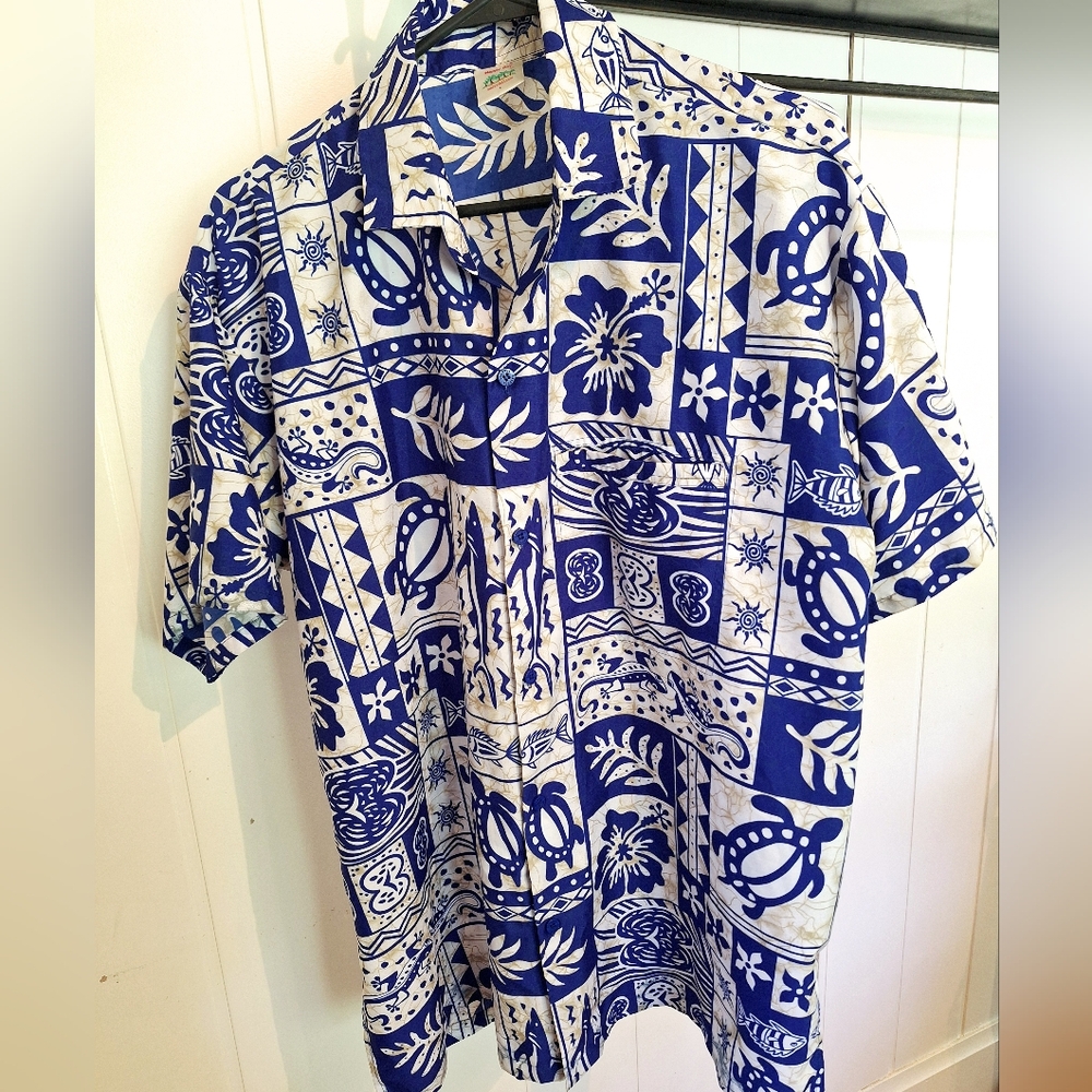 HAPPY BAY Blue and White Hawaiian Button Down Shirt Size L Very Good Condition